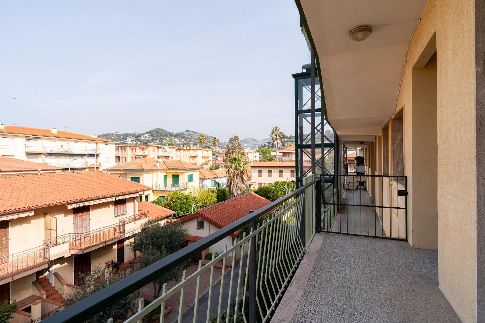 Casa Silvia - Central - Terrace - Wifi Bordighera Bagian luar foto