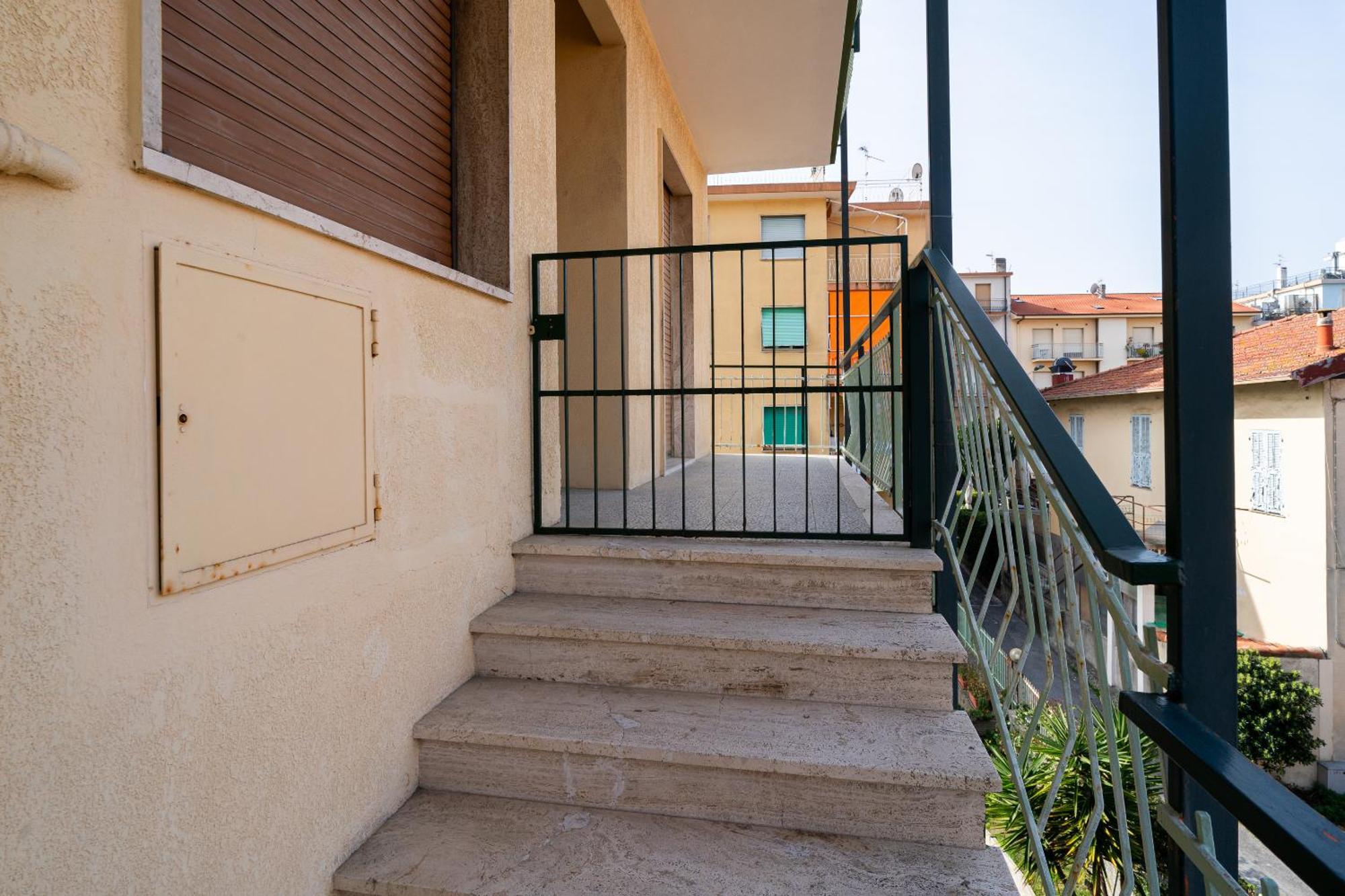 Casa Silvia - Central - Terrace - Wifi Bordighera Bagian luar foto