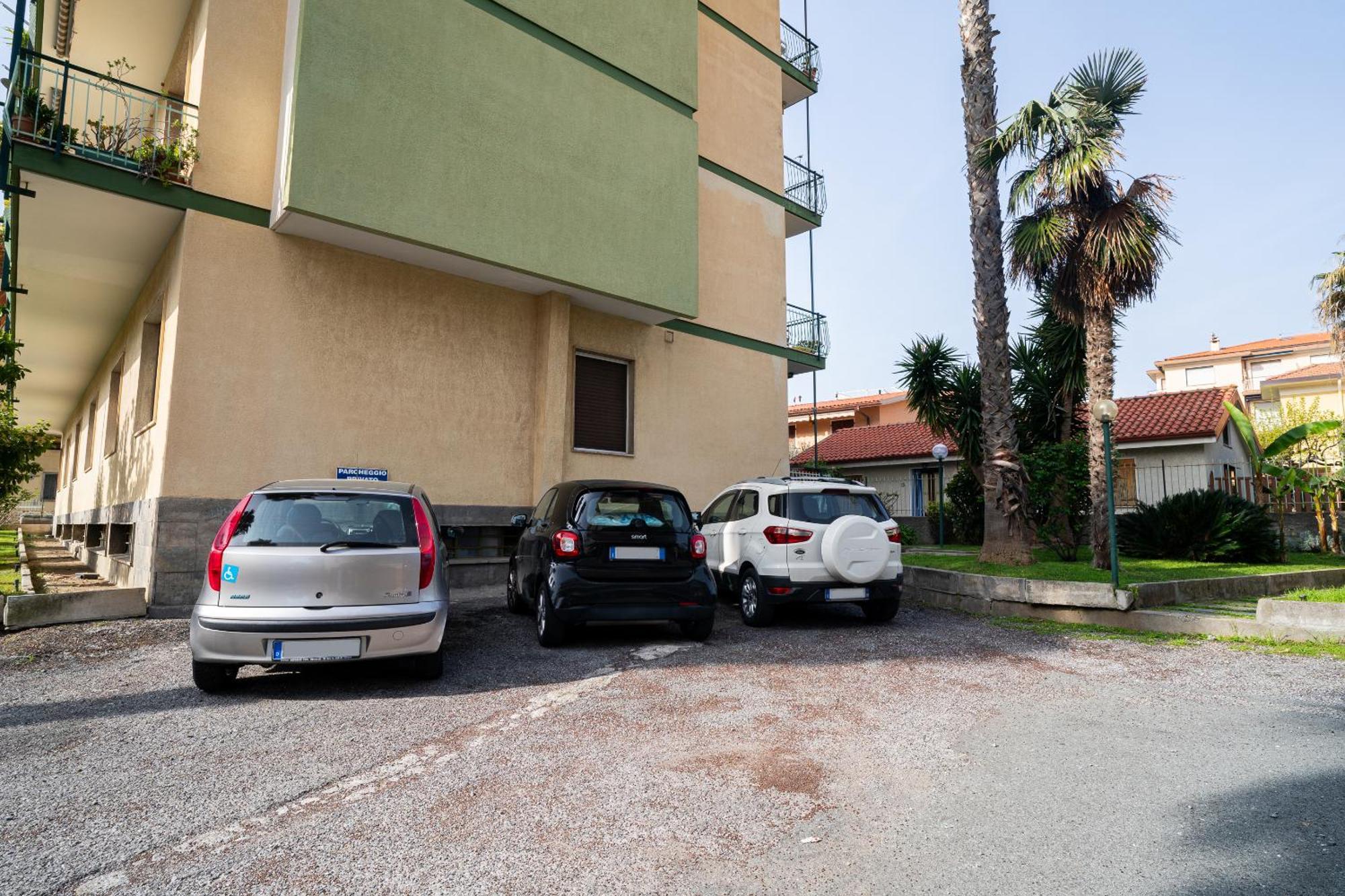 Casa Silvia - Central - Terrace - Wifi Bordighera Bagian luar foto