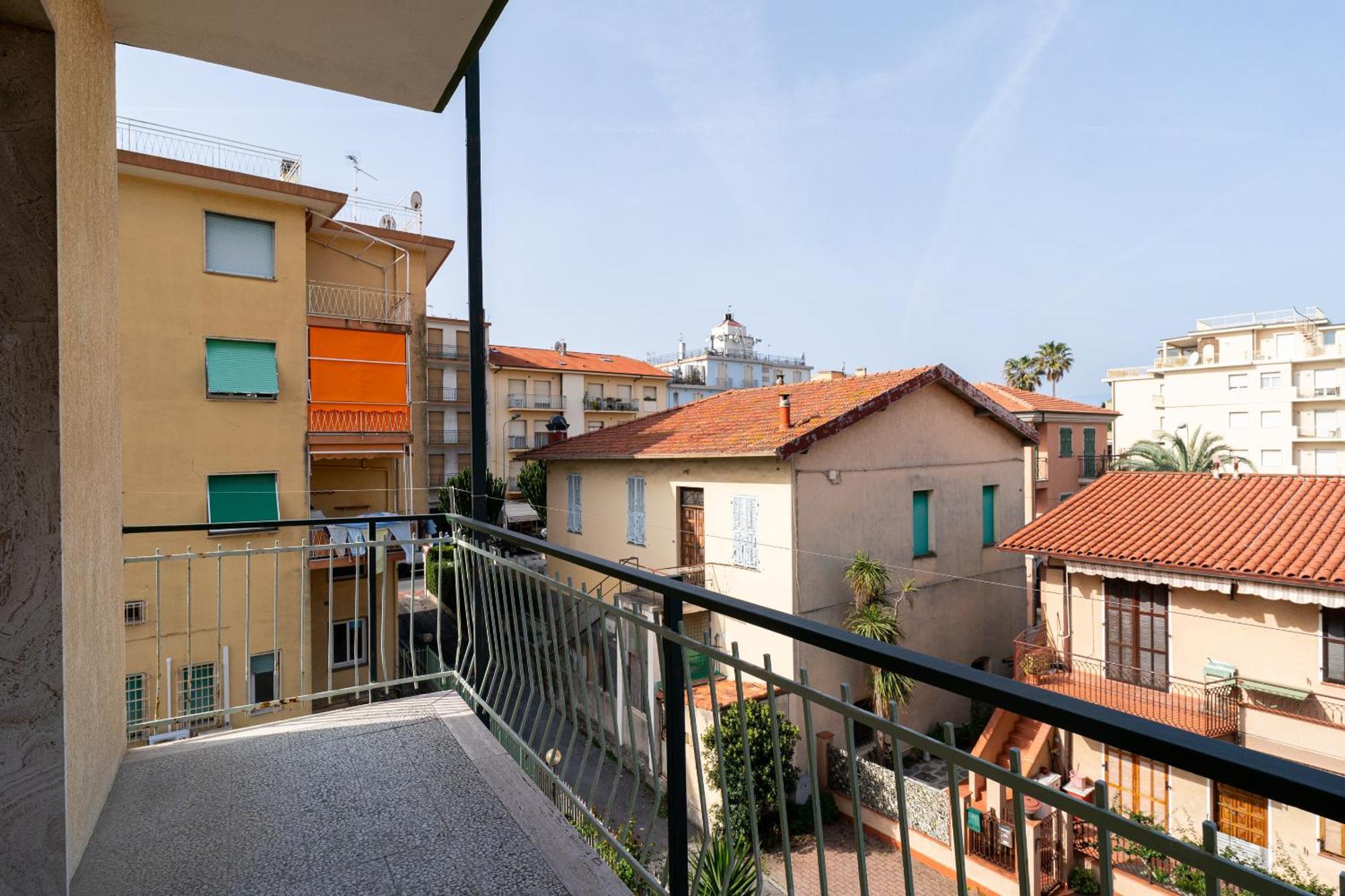 Casa Silvia - Central - Terrace - Wifi Bordighera Bagian luar foto